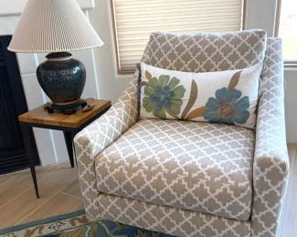 Contemporary swivel accent chairs 