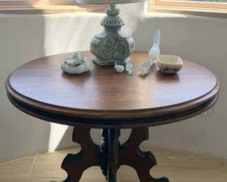 Antique oval parlour table