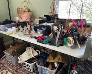 Extensive purses/ wallets