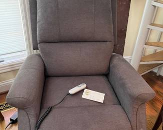 Like new lift chair