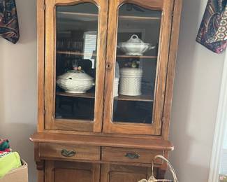Corner cabinet