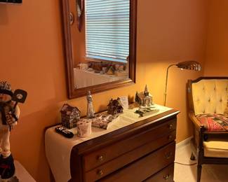 Chest, mirror, night table that match and there is a queen bed not matching