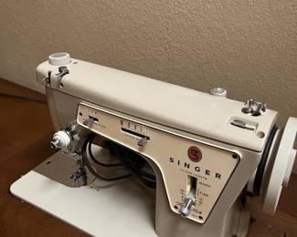 Singer Fashion Mate in Cabinet. Clean and looks like a brand new one