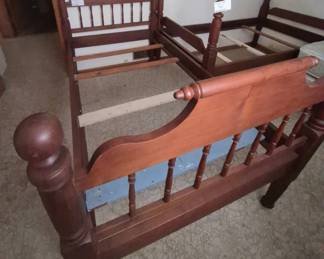 3/4 antique bed