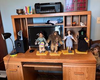 Wizard of Oz dolls on stands 