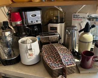 Vintage Kitchen small appliances.