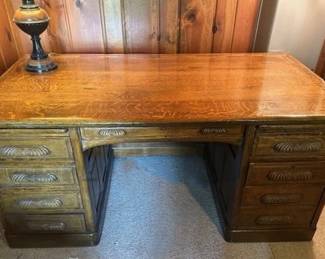 Gorgeous Antique Oak Desk.