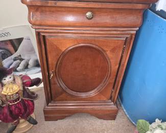 Victorian night stand 