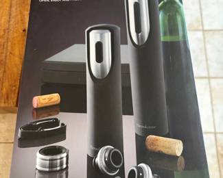 Brookstone Wine Gift Set - Mint