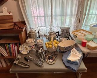 Various kitchen items