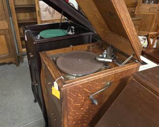 2 Victrolas