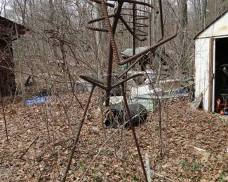 Iron kinetic rib art