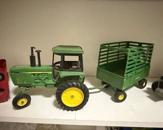 Ertl John Deere 4020 Tractor with Wagon Toy Set