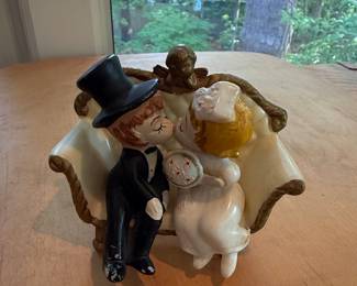 Vintage Wilton Bride and Groom Kissing Cake Topper