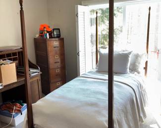 Single 4 poster bed!