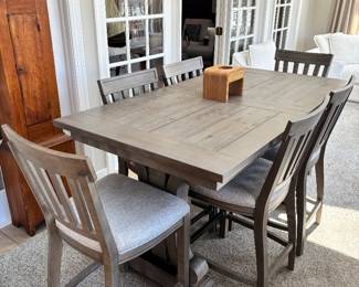 Modern dining room table and 5 chairs