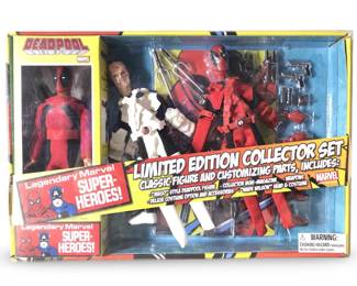 Marvel Deadpool 8in. Limited Edition Collector Set