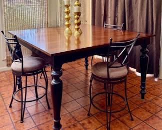 Domain Furniture Dining Table & 4 Bar Stools 