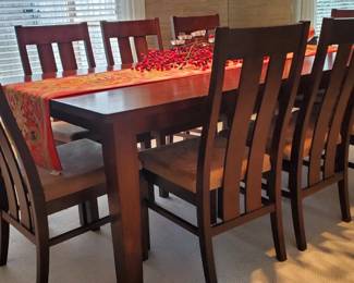 Nice Dining Room Table and Chairs