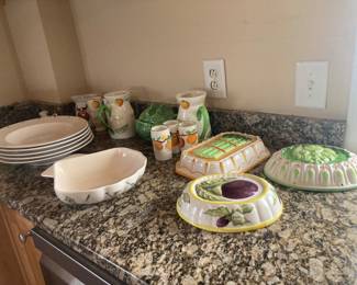 Assorted blancmange bowls, vintage OJ sets.