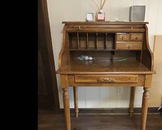 Roll top desk