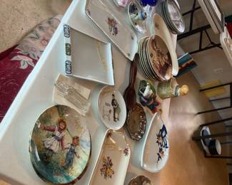 Limoges, France, Imperial Jingdezhen "Beauties of Red Mansion porcelain