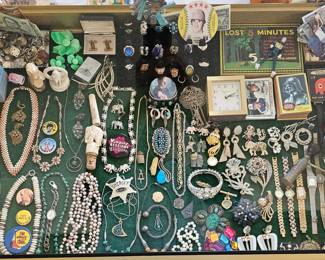 Women's & Men's jewelry, watches & collectibles of all sorts. Vintage collector cards.