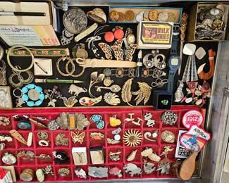 Women's & Men's jewelry, watches & collectibles of all sorts. Vintage collector cards.