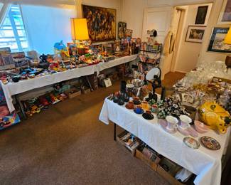 1,000's upon 1,000's of vintage items of all sorts.