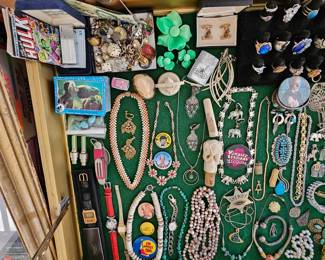 Women's & Men's jewelry, watches & collectibles of all sorts. Vintage collector cards.