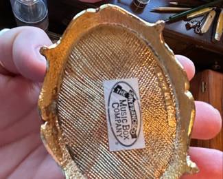 The U.S. Music Box Company Floral Music Box third image