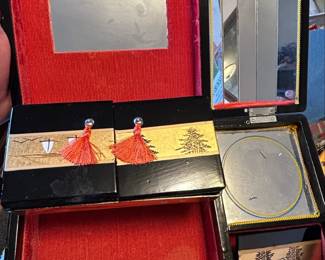 Vintage Japanese Lacquerware Musical Jewelry Box fifth image