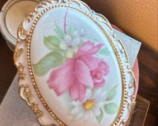 The U.S. Music Box Company Floral Music Box second image