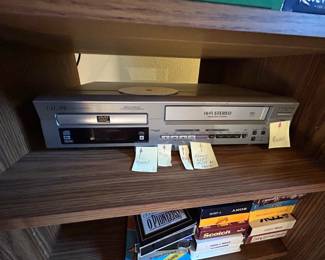 Hitachi HiFi Stereo VCR or DVD Combo second image