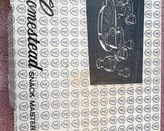 Federal Glass Homestead Snack Master Set