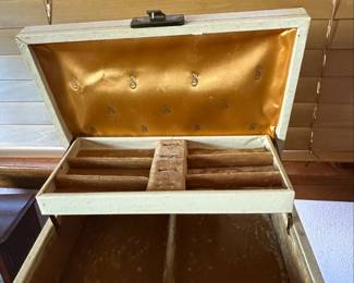 Vintage MELE Tier Jewelry Box second image