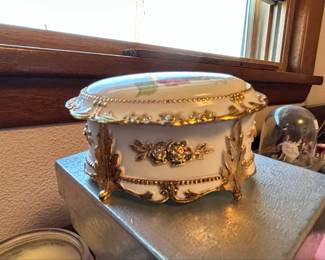 The U.S. Music Box Company Floral Music Box