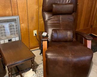 Svago Zero Gravity Electric Chair - Also listed on Market place and could sell before Sale  Inquire if interested