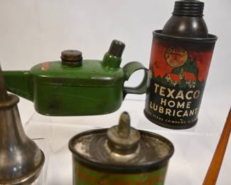 Thumb oil cans; vintage and antique