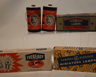Vtg flashlight bulbs in original boxes