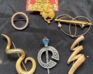 BROOCHES