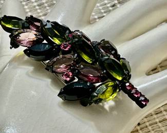 Beautiful rhinestone brooch 