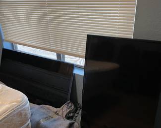 TV with mounting for wall $20