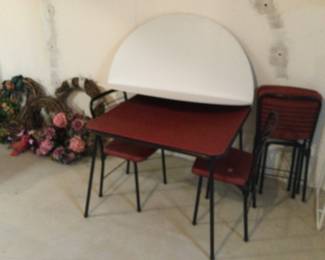 Samsonite Card Table, 4 Chairs w/Round add on top