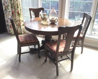 42" Round Clawfoot Dining Table w/3 12" Leaves, 4 Chairs
