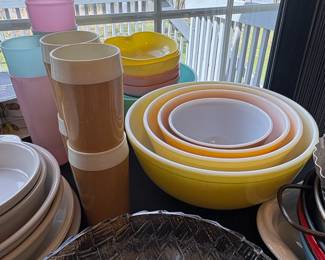 Pyrex Primary Colors Nesting Mixing Bowl Set