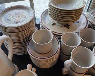 The Woodhaven Collection Pleasant Grove Stoneware Dinnerware Set