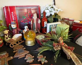 Assorted Christmas Decorative Items third image