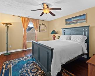 Bedroom furniture & decorations