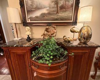 Entry foyer standing and arts